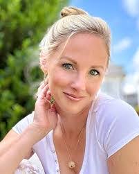 Veronica Tisdale's Instagram, Twitter & Facebook