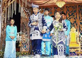 Celebrity chef, datuk fazley yaakob and his wife, datin azrene soraya abdul aziz held a 'vow renewal' ceremony at lanai tamu, neo damansara on tuesday to mark their 13th wedding anniversary. A Reception To Celebrate 12 Year Union The Star