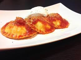 Per il sugo 800 gr polpa di pomodoro 2 spicchi d'aglio 2 rametti. Ravioli Di Ricotta Al Pomodoro Fresco
