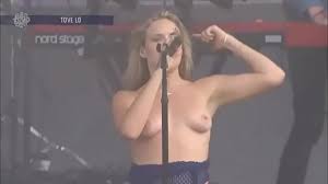 Tove Lo - Lollapalooza in Chicago - 2017-08-06 (uploaded by  celebeclipse.com) - XVIDEOS.COM