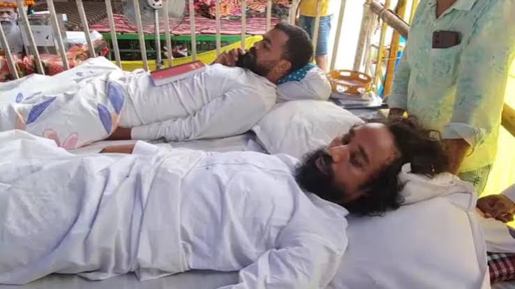 सफेद चादर कफन बन जाए, लेकिन अनशन नहीं टूटेगा', रांची में हड़ताल पर बैठे देवेंद्र महतो का ऐलान - jharkhand protest devendra mahto health deteriorates denies to break hunger strike ...