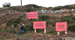Three billboards outside of ebbing, missouri unfolds as a typical revenge vigilantly ploy, and could have stayed so under normal direction and screenwriting. Three Billboards Outside Leitir Meallain Connemara