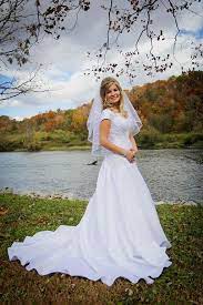 Erin Bates Lovely Dress Hair Erin Bates Wedding Dresses Duggar Wedding