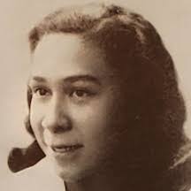 Belle Williamson's Instagram, Twitter & Facebook