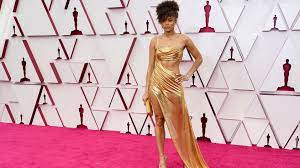 Die roben, die hier gezeigt werden, gehen mitunter in die. Oscars 2021 Das Waren Die Schonsten Outfits Vom Roten Teppich