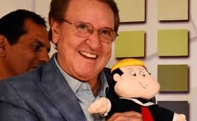 El actor carlos villagrán estuvo presente en el estadio corregidora, para apoyar al rebaño. Carlos Villagran History And Biography