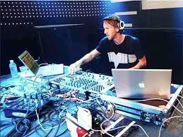 Resultado de imagen para musica electro definicion