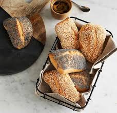 Joghurtbrotchen Mit Sesam Und Mohn Fur Thermomix Rezept Joghurtbrot Deutsch Brot Thermomix