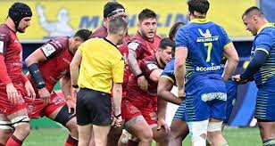 Quelle performance des toulousains qui signent un quatorzième match sans défaite, tandis que les rochelais concèdent un quatrième revers de rang. Toulouse Un Pilier Affiche Sa Nervosite Avant La Finale Contre La Rochelle