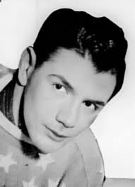 Player photos for the 1928-29 New Haven Eagles at hockeydb.com