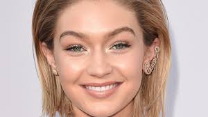 Gigi Hadid's AMAs Hair Cut Isn't Real: Here's How the Fake Lob Works