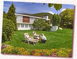 Mittig von der quellenstraße liegt der kurpark und das kurzentrum mit der vulkanfelsen therme. Hotel Gastehaus Mozart In Bad Wildungen Reinhardshausen
