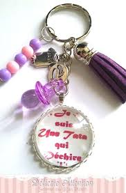 Je Suis Une Tata Qui Dechire Cadeau Pour Tata Annonce Naissance Tata Cadeau Tata Qui Dechire Personalized Items Keychain Items