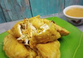 Celup ke dalam bahan pencelup, lalu goreng hingga matang; Resep Tahu Isi Sayuran Simple Yang Renyah