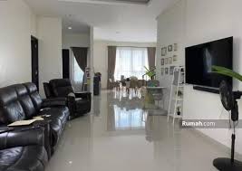 Taman di belakan rumah cenderung buat keluarga, jadi bisa lebih di sesuaikan dengan selera. Rumah Minimalis Di Dalam Cluster Kencana Loka Extension Bsd Jl Rw Mekar Jaya Bsd Tangerang Selatan Banten 4 Kamar Tidur 335 M Rumah Dijual Oleh Raihan Daffa Rp 2 9 M 17245475