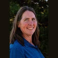 Carolyn Nesbitt's Instagram, Twitter & Facebook