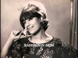 Emel Sayin Bu Gonul Ne Gulde Ne Gulsendedir Youtube Unluler Muzik Guzel Kadinlar