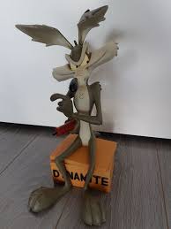 Wile e coyote dynamite images. Looney Tunes Statue Wile E Coyote On Dynamite Catawiki