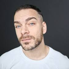 Narzissten meiden, glücklich bleiben! CHAMÄLEON IM SCHAFSPELZ: Ob  Narzissmus in der Partnerschaft oder Narzissmus in der Familie