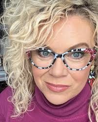 Top 3 things people ask me about: 1) business advice 2) what hair products  I use 3) and where I get my glasses 😂 Can I just say I hate wearing  glasses?