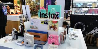 This is a camera which is very much a sum of its parts rather than having one single standout feature. Plaza Low Yat On Twitter Purchase Nikon D5600 Kit 18 55mm And Get Free Nikon 70 300mm Lens Fotokem Cash Voucher Worth Rm 100 Only At Price Of Rm 3 088 Sound