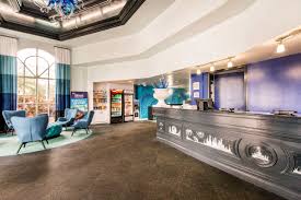 Quality hotel & suites is the center hotel in downtown niagara falls! Quality Inn Suites Near The Theme Parks Hotel Near Orange County Convention Center