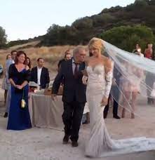 Τα σκαλιά της εκκλησίας ανέβηκε στην ανάβυσσο η μαντώ γαστεράτου με τον αγαπημένο της, νίκο ισηγόνη, το προτελευταίο σαββατοκύριακο του σεπτέμβρη. Mantw Gasteratoy Oi Fwtografies Apo Ton Gamo Kai Th De3iwsh