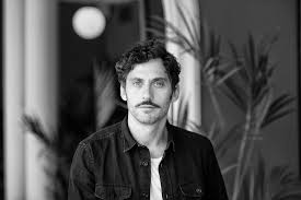 El actor sevillano paco león se pone en la piel de una abogada transexual en la casa de las flores, nueva serie mexicana de netflix que actualiza el género de la telenovela y que. Paco Leon Ser Actor Nace De La Incomodidad De Ser Uno Mismo Jot Down Cultural Magazine