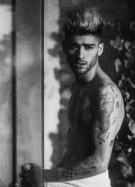 Here are some of my favourite moments of zayn, he's so freaking adorable i love him!!i decided to make a insta dedicated to zayn so feel free to follow it. Pin By ð¦ðšð«ð­ð²ð§ðš On Zayn Malik Zayn Malik Style Zayn Zayn Malik Pics