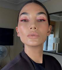 Fyi These Will Be The Biggest Beauty Trends For 2020 Celebrity Makeup Beautiful Makeup Beauty Makeup
