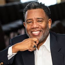 Alex Gee's Instagram, Twitter & Facebook