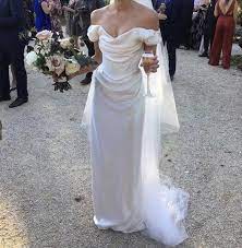 These mini, midi and maxi dresses are so pretty, you'll definitely wanna wear them again. Steen On Twitter Wedding Dresses Black Wedding Guest Outfits Vivienne Westwood Wedding Dress