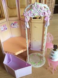 Platzieren sie mit markierungen jalousien, blumenkästen an fenstern oder anderen dekorationen außerhalb des hauses (optional). Barbie Hauser Barbie Willhaben