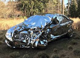 Jordan Griska S Wreck Is A Luxury Mercedes Benz S550 Made From Thousands Of Mirrors Mercedes Benz S550 Car Sports Cars Luxury