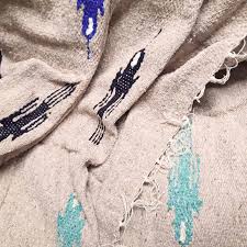 These handmade bedspreads features beautiful colors, unsurpassed quality, and are sure to be the featured piece in any bedroom. Beige Mexican Thunderbird Blanket Siesta Uk
