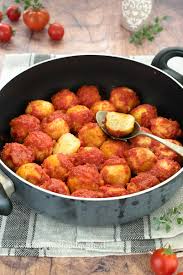 Tuttavia, va considerato che certi alimenti da noi gustati senza grossi problemi, possono risultare ancora piuttosto difficili da gradire dai piccolini. Polpette Di Ricotta Al Sugo Di Pomodoro Facili E Saporite Con Pochi Ingredienti