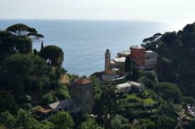 How To Dress In Italy Portofino For The Weekend A dressing is a sterile pad or compress applied to a wound to promote healing and protect the wound from further harm. how to dress in italy portofino for