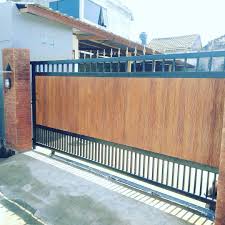 Model pagar untuk pintu gerbang ini bisa anda pilih jika anda menginginkan model yang simpel dan juga ukuran yang kecil. Desain Pintu Gerbang Rumah Bali Cek Bahan Bangunan