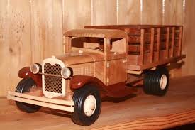 A super plan for this red fire truck from aschi's workshop. Wood Toy Car Plans Pdf Plans Wood Catamaran Plans Howtodiy Carros De Brinquedo De Madeira Caminhoes De Brinquedo De Madeira Carrinho De Madeira