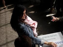 Esta mañana nació la hija de la exlíder estudiantil chilena camila vallejo dowling. Chile Camila Vallejo Gano En Su Distrito Como Candidata Del Partido Comunista