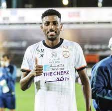 والمساعد محمد البو قرين والمعد البدني قيس جمال ومدرب الحراس احمد عابدين وإداري الفريق حبيب البلادي، فيما اللاعب إلياس البلادي قائداً للفريق، و عبدالعزيز اليوسف هدافاً بمجموع خمسة أهداف. Ø£Ø­Ù…Ø¯ Ø´Ø±Ø§Ø­ÙŠÙ„ÙŠ ÙŠÙ‚ØªØ±Ø¨ Ù…Ù† Ø§ØªØ­Ø§Ø¯ Ø¬Ø¯ Ø© Ø§Ù„Ø³Ø¹ÙˆØ¯ÙŠ