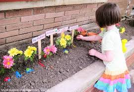 How to make a mini kids garden. Make A Pretend Kids Garden Kit