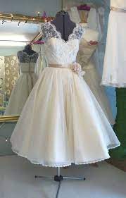 Abiti da cerimonia bambini sotto €50. Abito Da Sposa Anni 50 Con Top In Pizzo Abiti Da Sposa In Organza Abito Da Sposa Midi Abito Da Sposa Casual