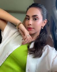 Ayesha Baig's Instagram, Twitter & Facebook