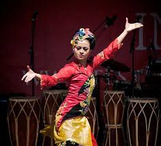 Jenis tarian yang digambarkan dalam relief yaitu taian perang, ganding,bungkuk, dan tari topeng. Tarian Indonesia Wikiwand