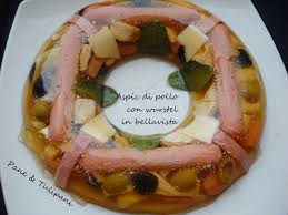 L'aspic di pollo è un piatto salato dalla preparazione di media difficoltà. Aspic Di Pollo Con Wurstel In Bellavista Pane Tulipani