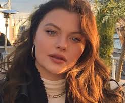 Check spelling or type a new query. H Panemorfh Korh Ths Dwro8eas Merkoyrh Exei Gene8lia H Hlektra Egine 20 Etwn Bovary