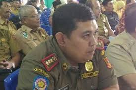 Satpol pp (satuan polisi pamong praja) adalah salah satu aparat perangkat pemerintah daerah yang berfungsi untuk memelihara ketentraman dan ketertiban umum serta menegakkan jangan lewatkan pendaftaran satpol pp berikutnya ya. Satpol Pp Damkar Agam Terima 50 Tenaga Bantuan Ini Syaratnya Antara Sumbar