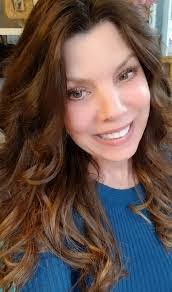 Dina Cobb's Instagram, Twitter & Facebook