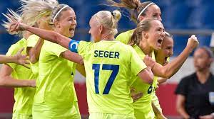 Sveriges herrlandslag i fotboll, blågult, med friends arena som nationalarena, 2 representerar sverige i fotboll på herrsidan. Os I Tokyo Sverige Till Semifinal Mot Australien Svd
